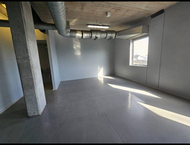 688M² OFFICE TO LET IN PAARDEN EILAND